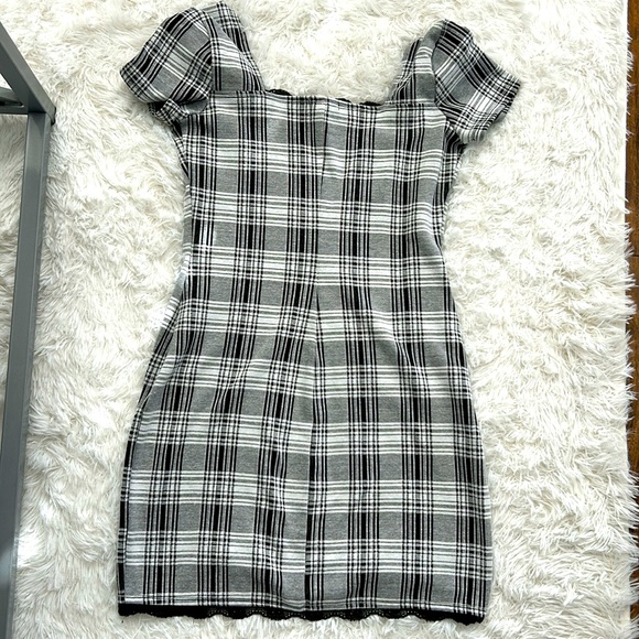 Short Sleeve Plaid Dress - Picture 3 of 3